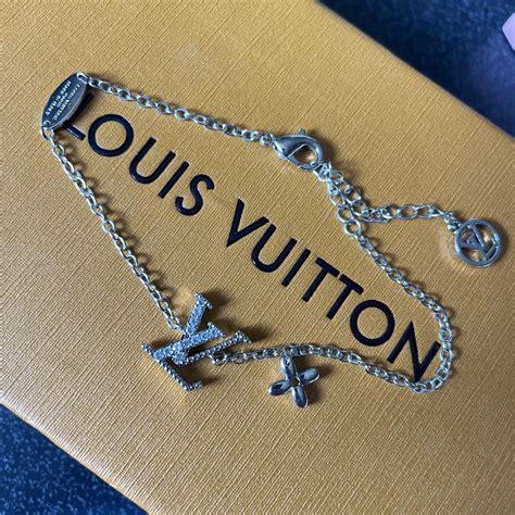 louis vuitton m6 1084 le1124|louis vuitton boxes.